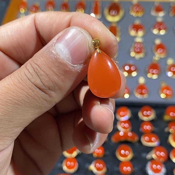 南红玛瑙吊坠(不含链)18K金镶嵌