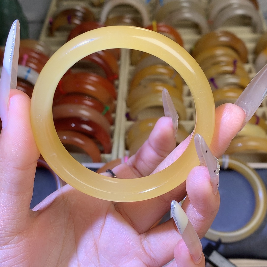 石英质玉未镶嵌手镯