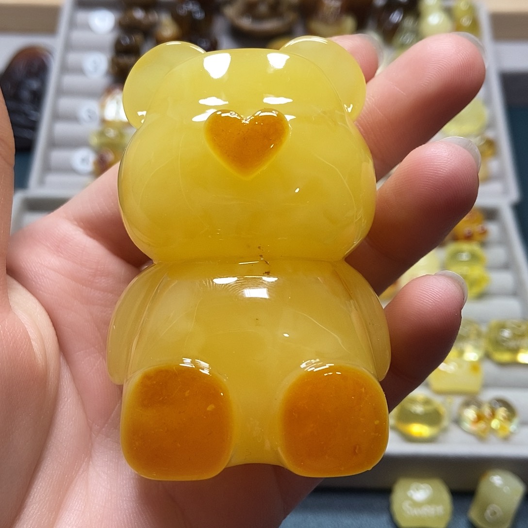 琥珀裸石未镶嵌，