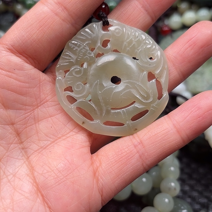 和田玉颈饰未镶嵌