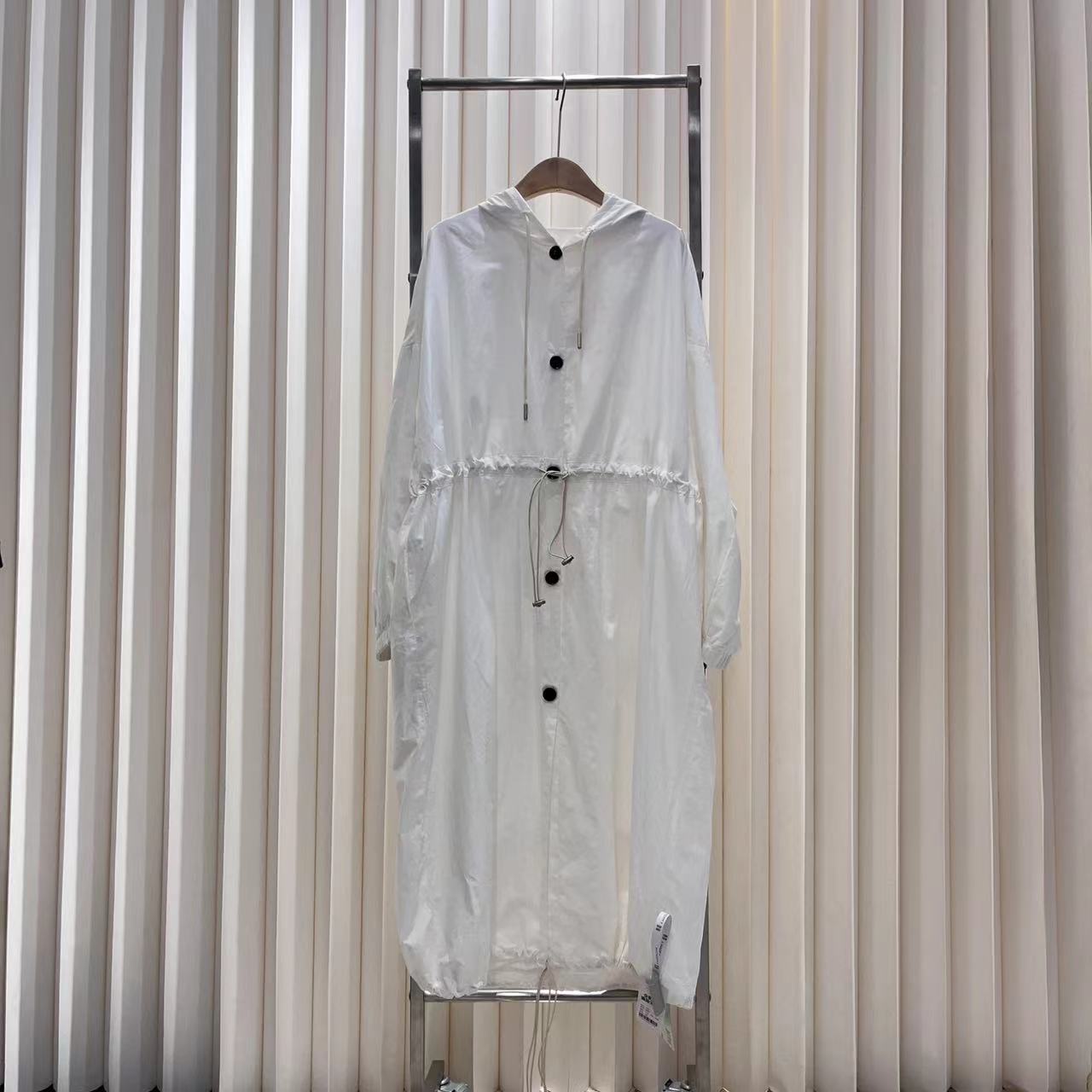 23601两色连帽抽绳风衣