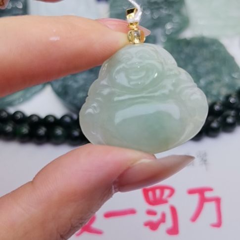 翡翠颈饰未镶嵌天然的A货翡翠