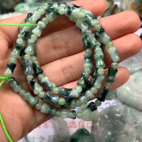 翡翠颈饰未镶嵌翡翠