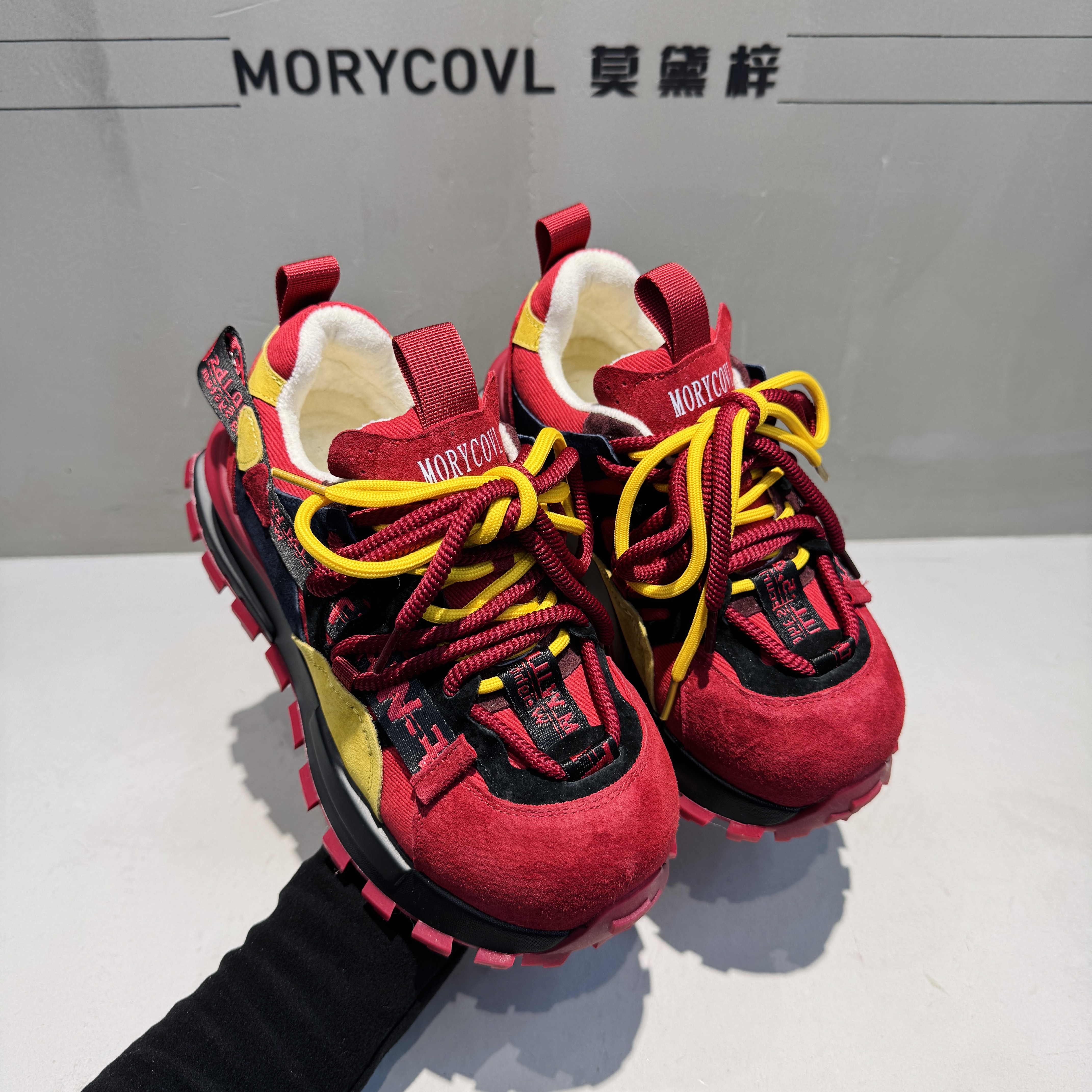 运动休闲鞋增高跑鞋黑红常规款潮流时尚休闲鞋马年~一马当先 6815