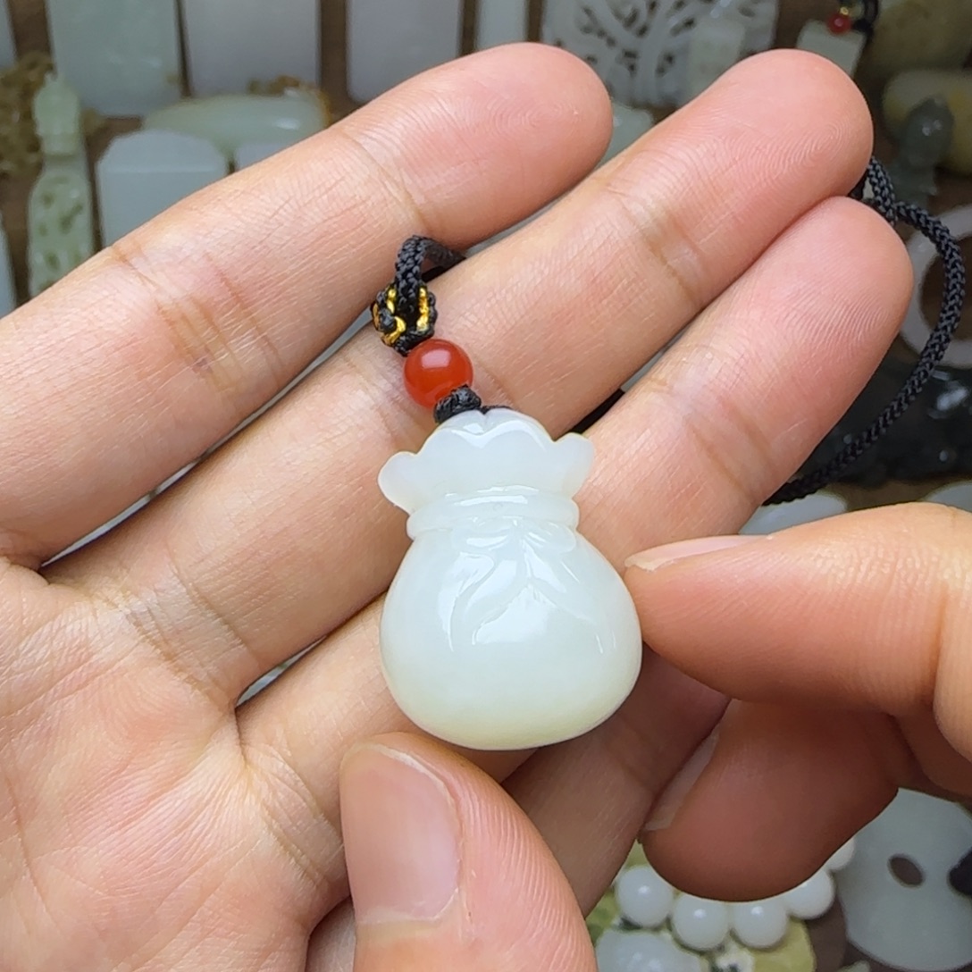 和田玉未镶嵌挂件钱袋子