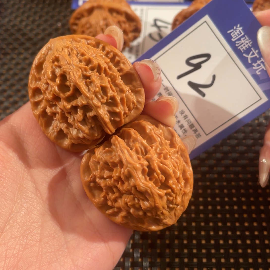 文玩核桃把件92号42尺红狮子