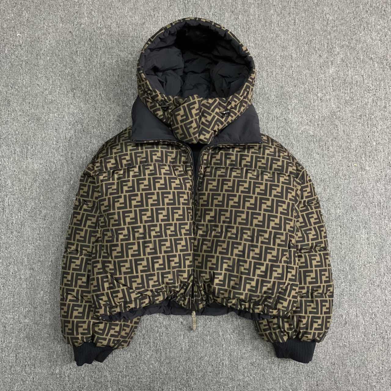 全新未使用 FENDI/芬迪 汤/P205639093/黑咖满印两面穿羽绒服 S