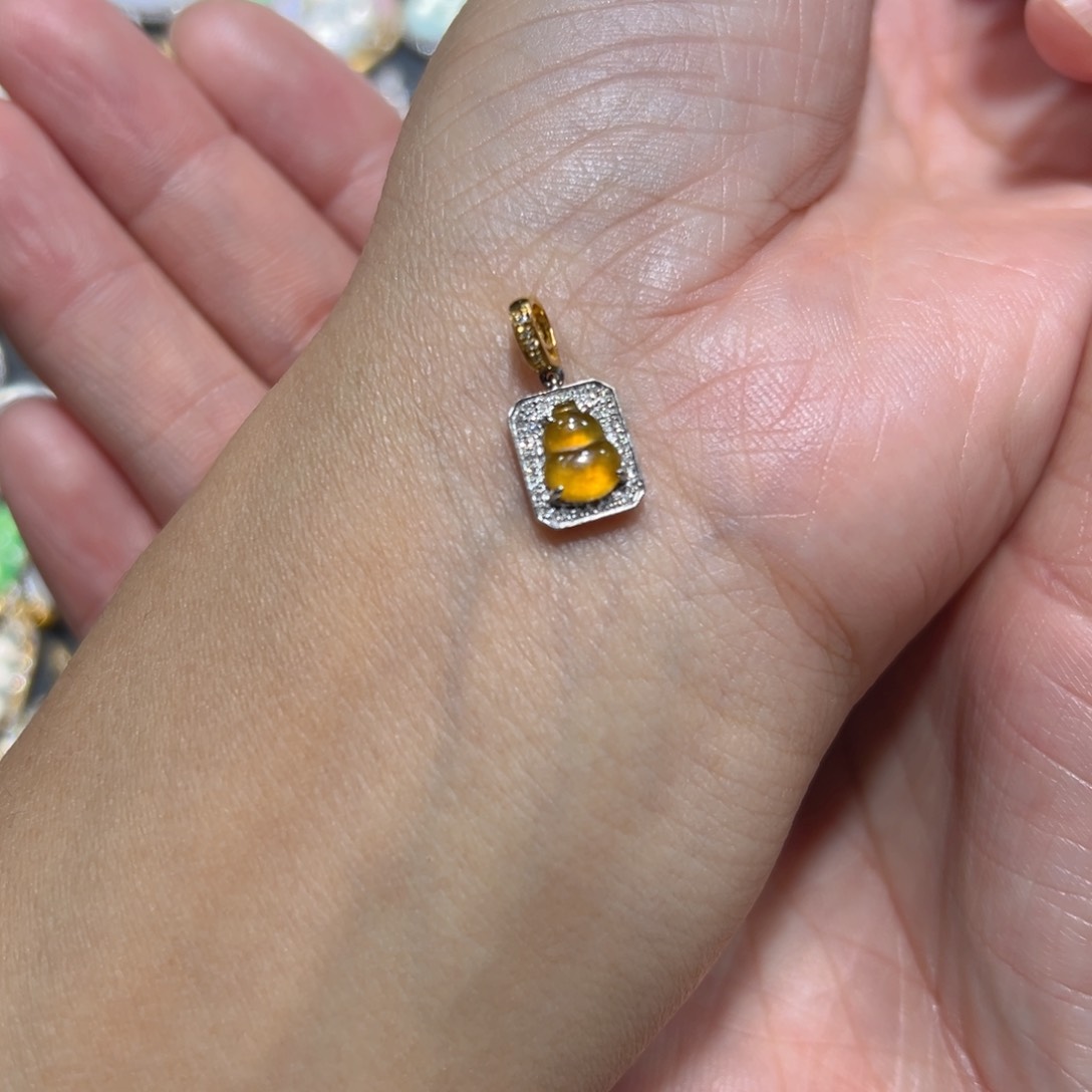 翡翠颈饰18K金镶嵌吊坠