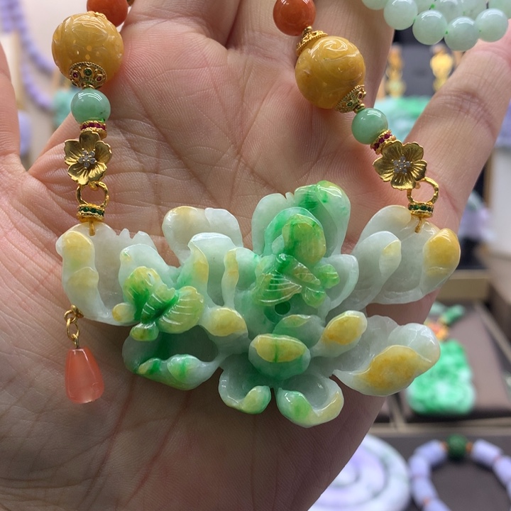 翡翠吊坠(赠链)未镶嵌