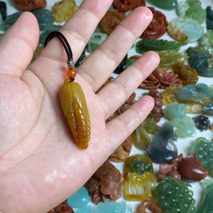 蛇纹石玉颈饰未镶嵌