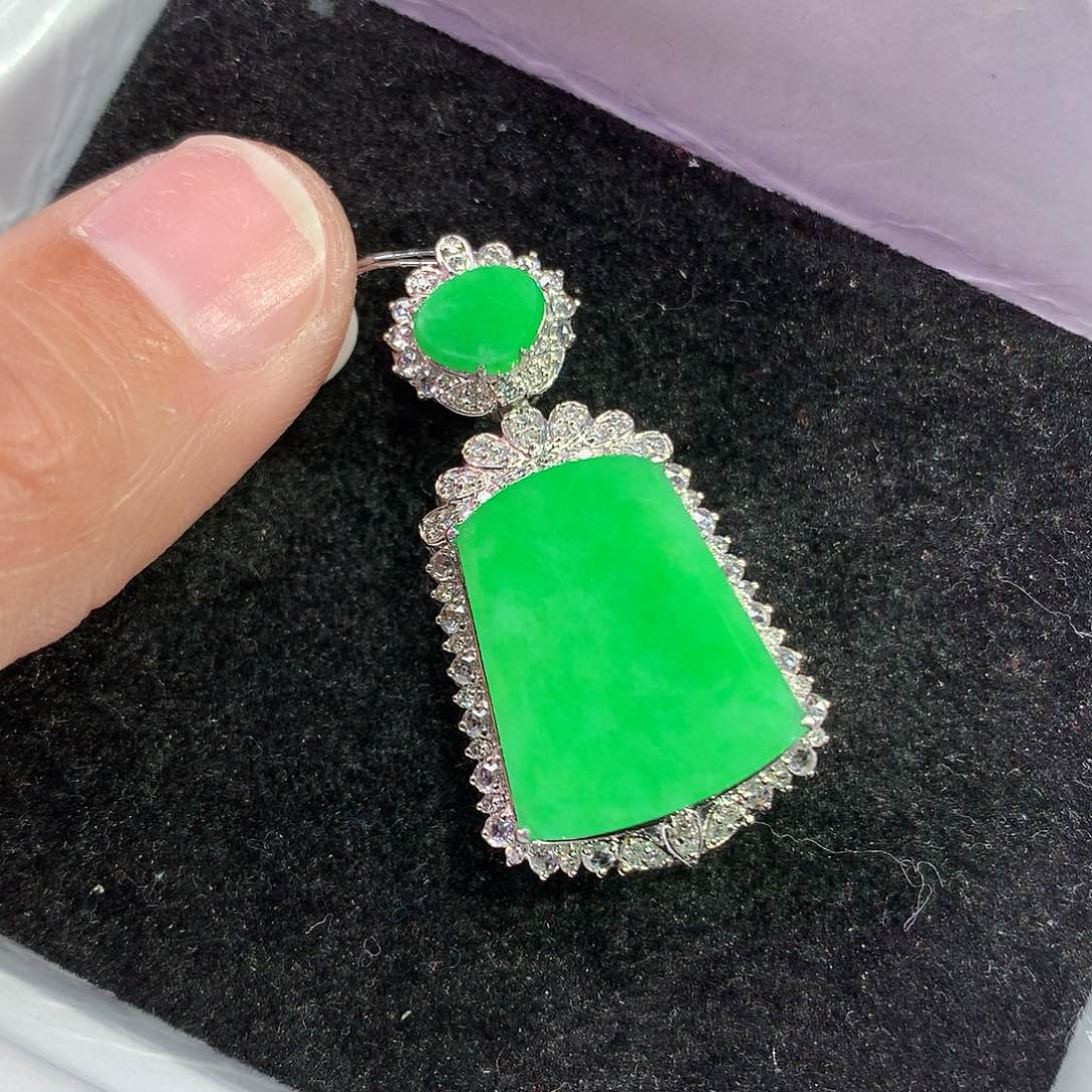 翡翠吊坠(赠链)18K金镶嵌