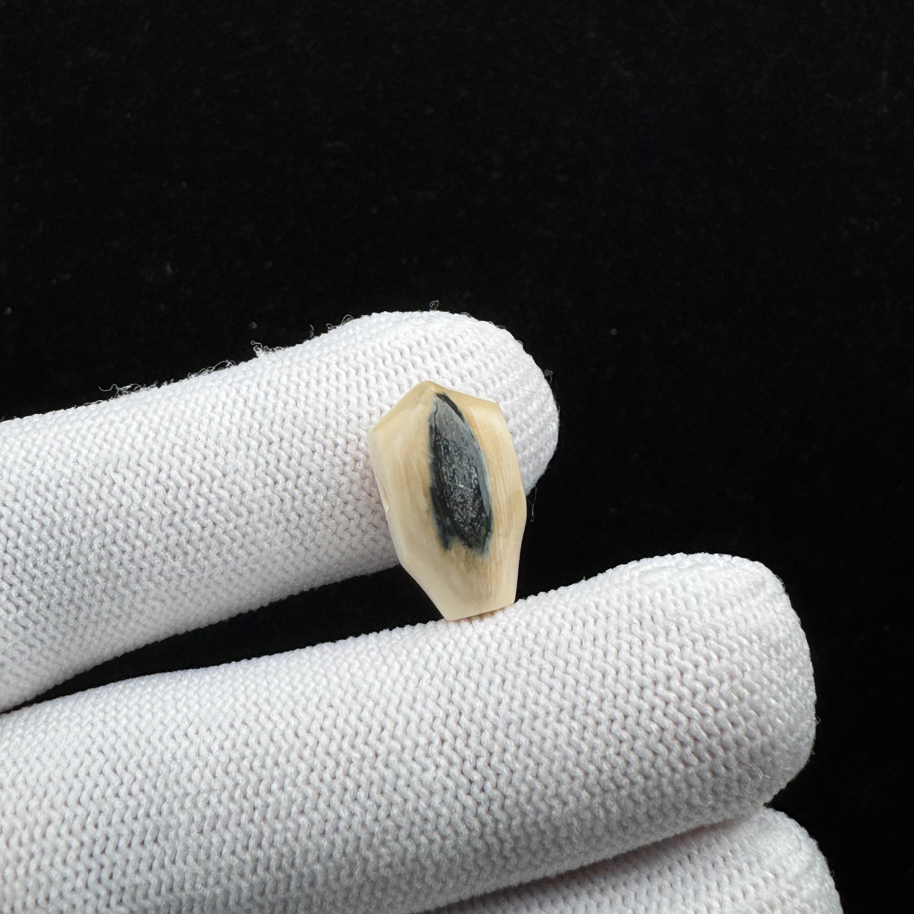 K7165天然猛犸 鲨鱼背蓝眼睛三通9.2*16.4mm一物一图 假一罚十