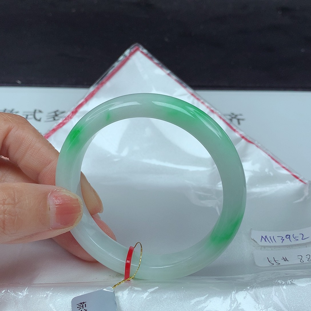 翡翠手镯未镶嵌55圈3952