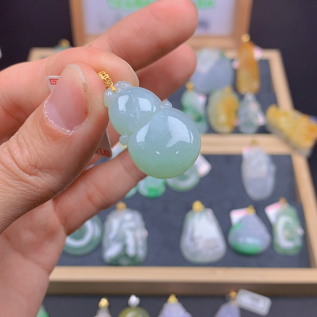 翡翠颈饰18K金镶嵌翡翠