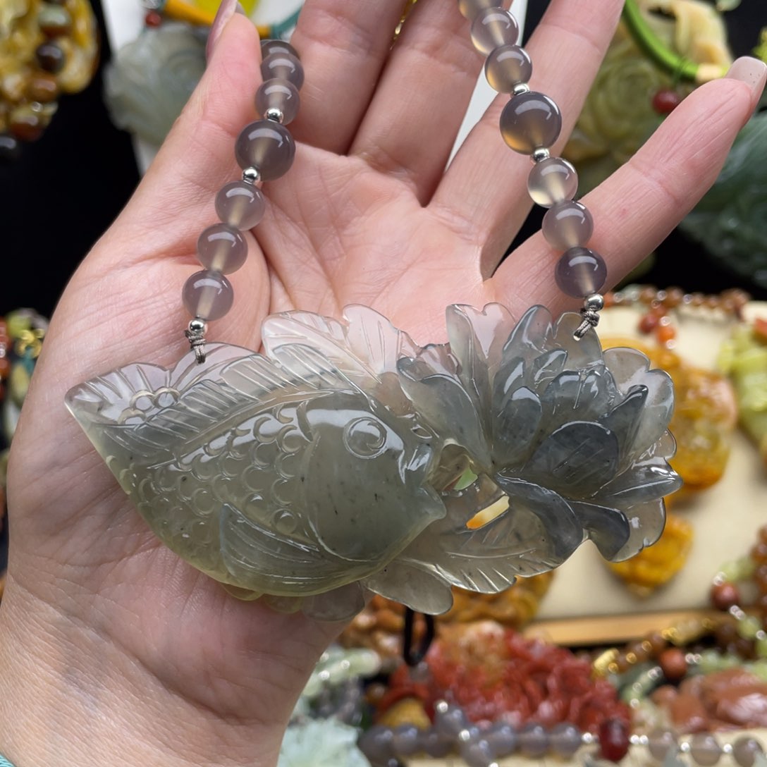 蛇纹石玉未镶嵌颈饰