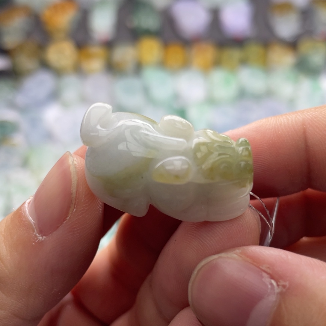翡翠颈饰未镶嵌貔貅