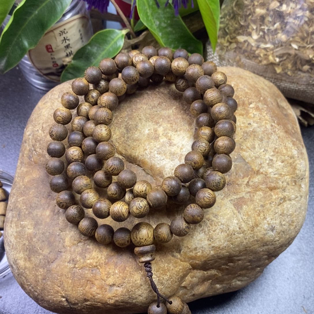 沉香奇楠沉香卡8多圈