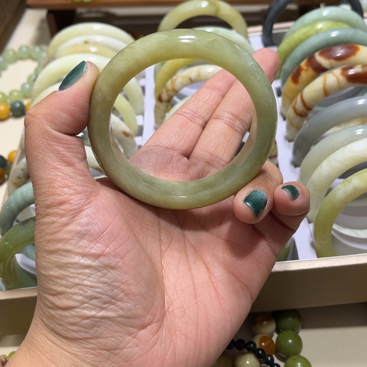 蛇纹石玉未镶嵌颈饰卡57。12号