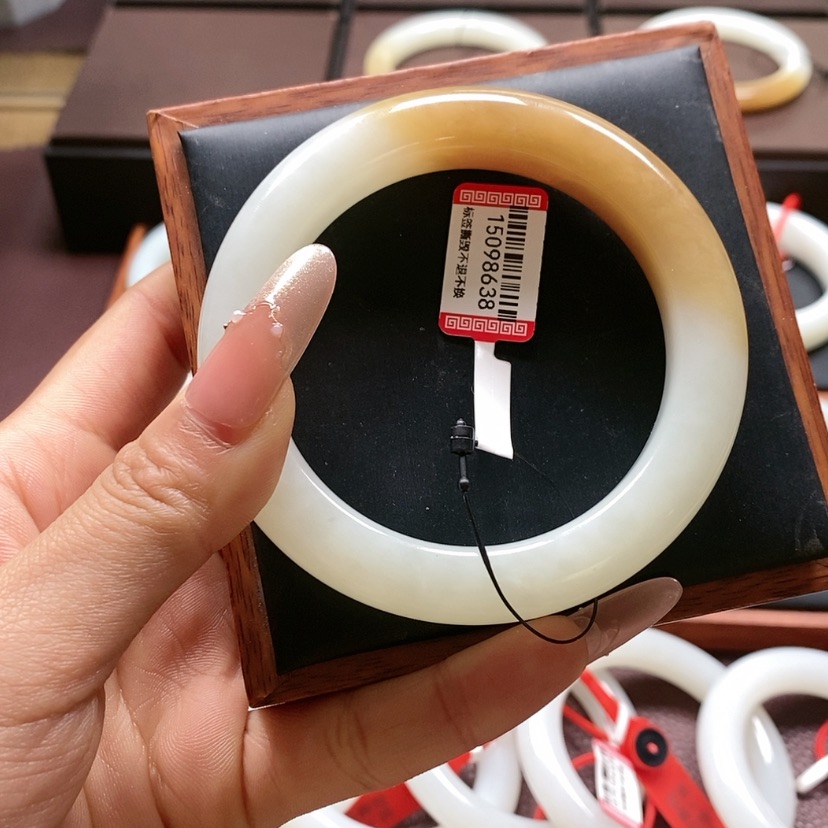 【闪购商品】和田玉手镯未镶嵌@****）