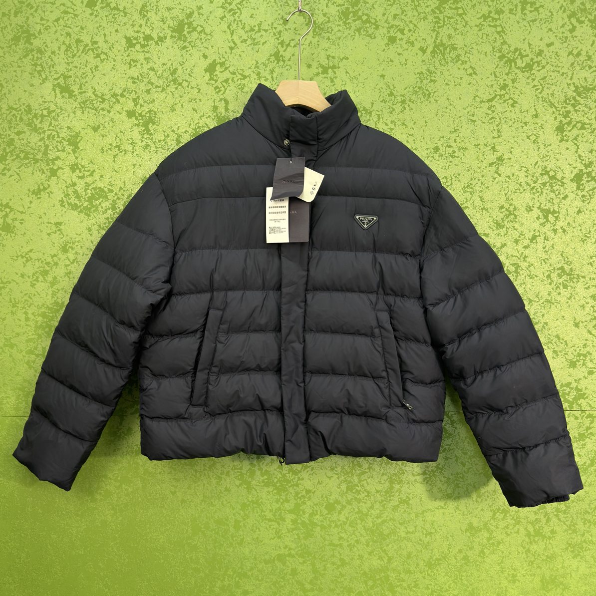 未使用 Prada/普拉达 25新款短款织物面料羽绒夹克/M/工价35500/
