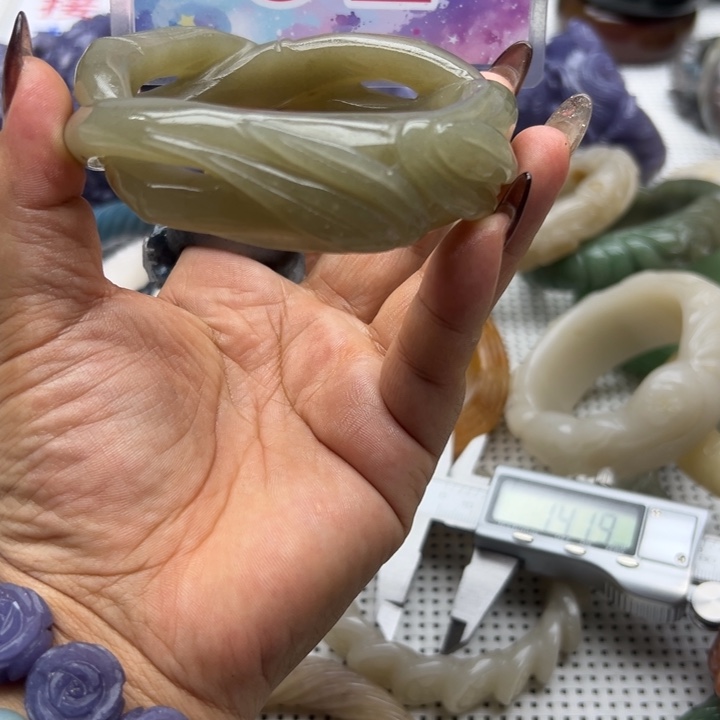 未镶嵌手镯石英岩玉二*