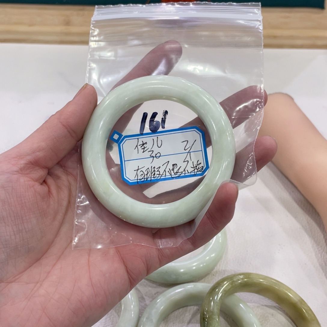 佳***儿蛇纹石玉未镶嵌手镯