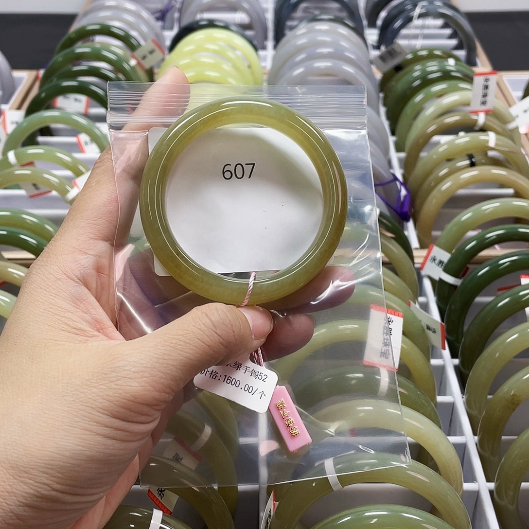 和田玉手镯未镶嵌607圈口52