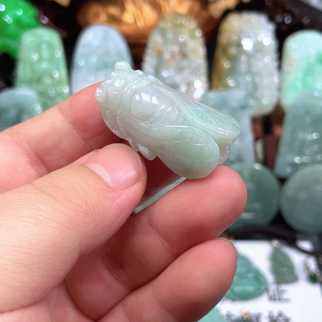 翡翠未镶嵌颈饰一鸣惊人