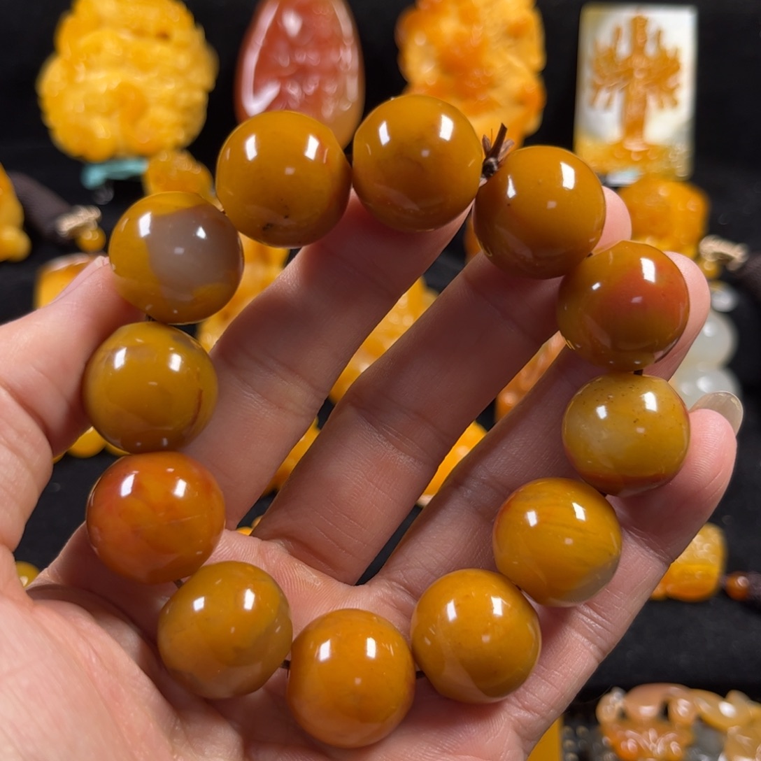 石英质玉（黄龙玉）未镶嵌颈饰