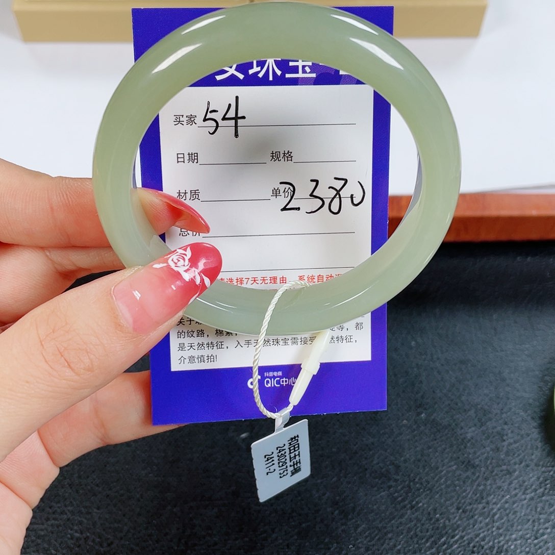 和田玉手镯未镶嵌