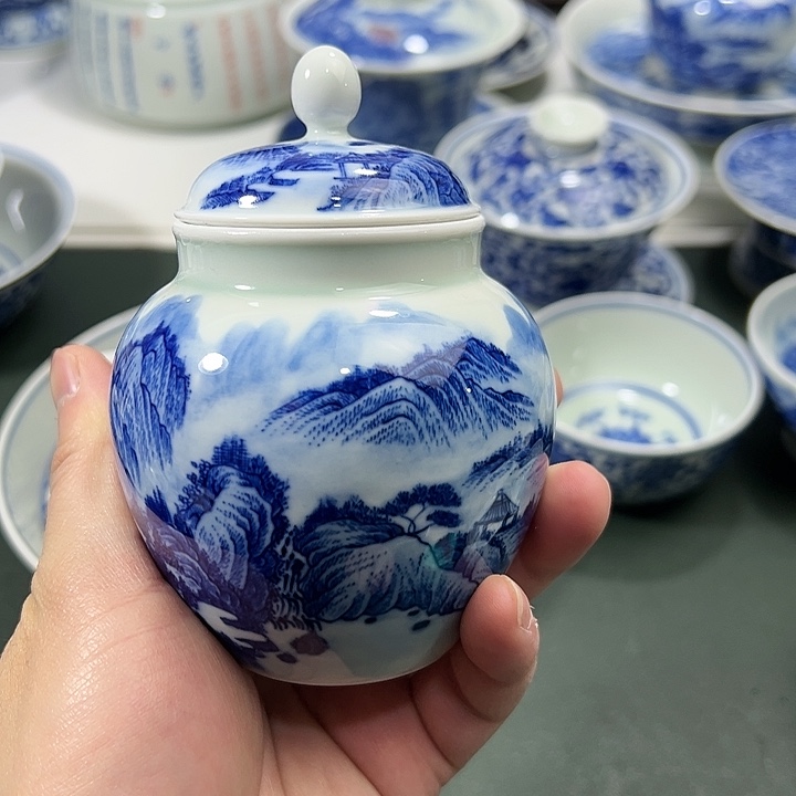 微瑕柴窑工笔山水将军罐