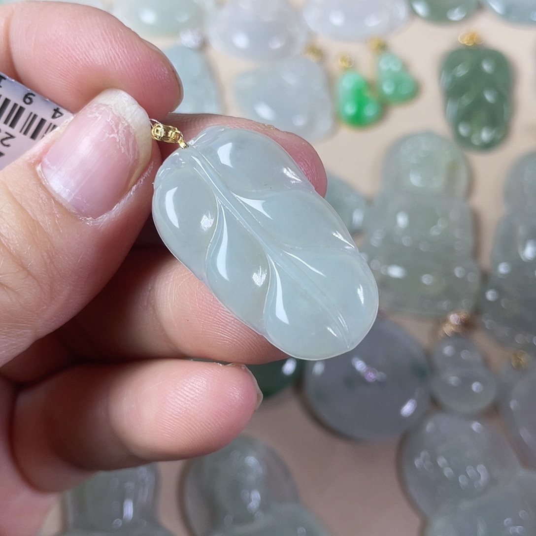 翡翠颈饰18K金镶嵌叶子