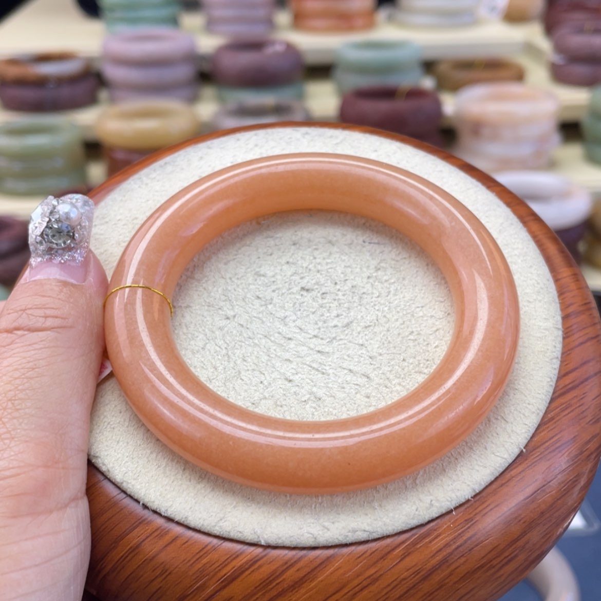 【闪购商品】石英质玉手镯未镶嵌以*