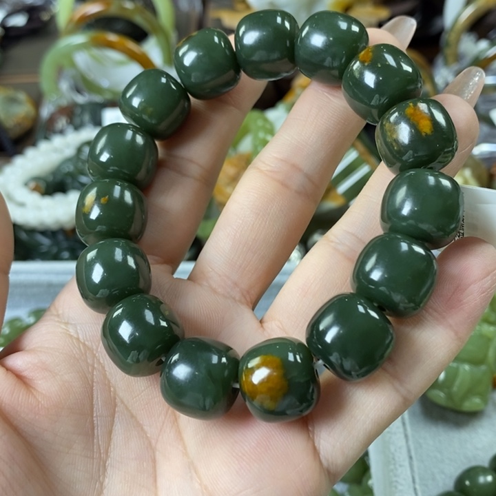 透闪石质玉手串未镶嵌范*瘦