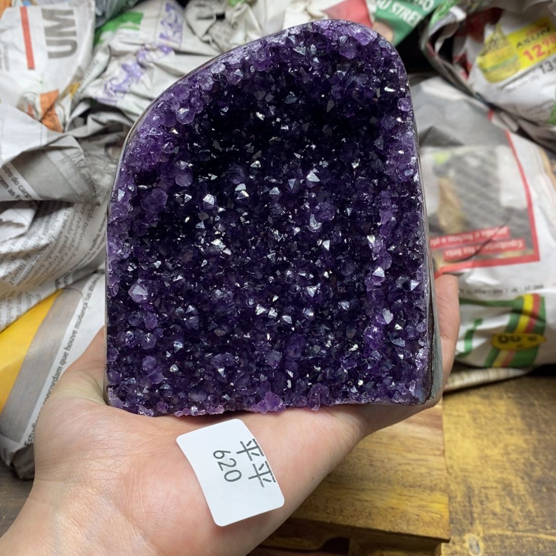 紫晶乌拉圭未镶嵌