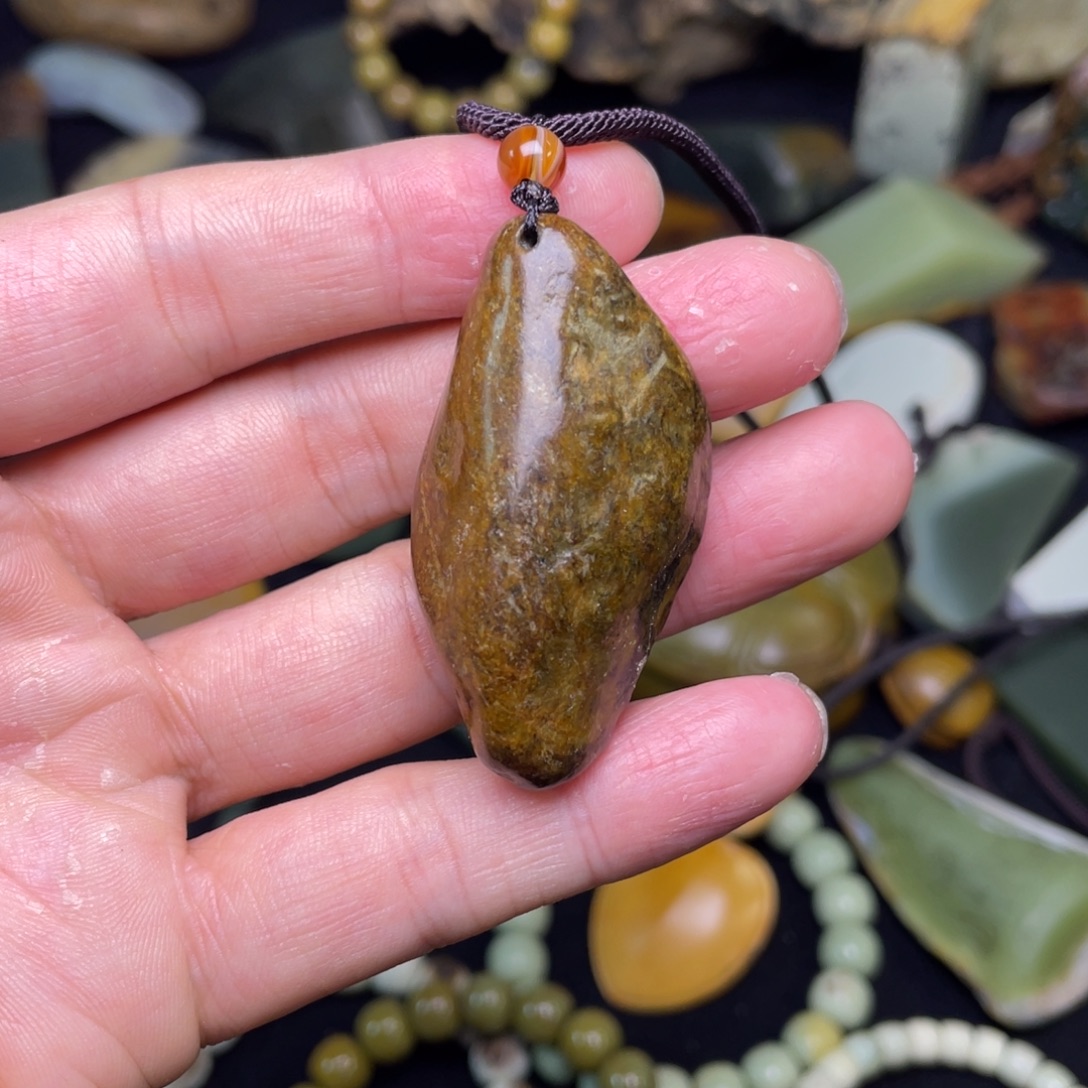 岫岩河磨玉（透闪石质玉）未镶嵌车挂