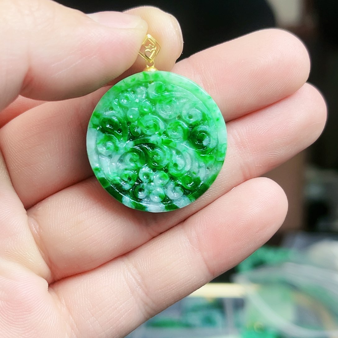 翡翠颈饰18K金镶嵌吊坠