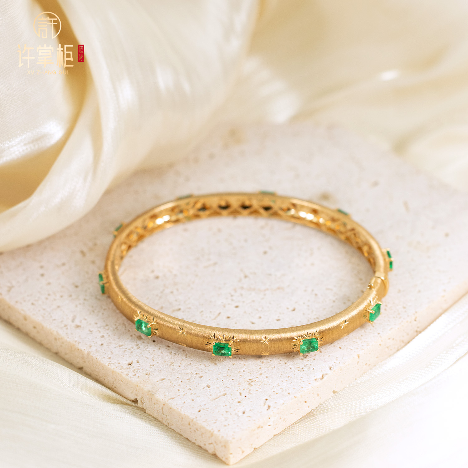 许掌柜｜18K金镶天然祖母绿布契拉提手镯配饰精美气质优雅轻奢百搭