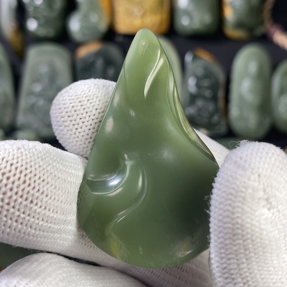 岫岩河磨玉（透闪石质玉）未镶嵌挂件涂***进