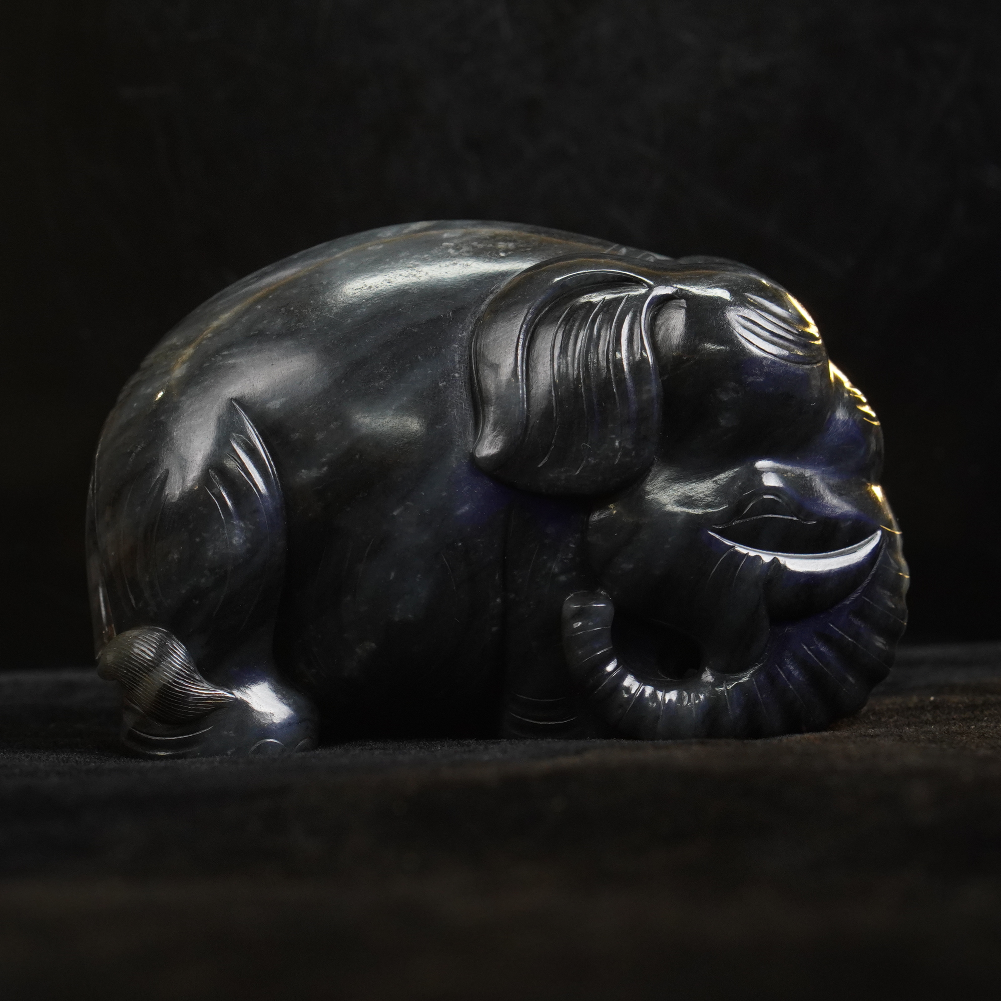 【清】墨玉象（高6cm宽10cm重471g）