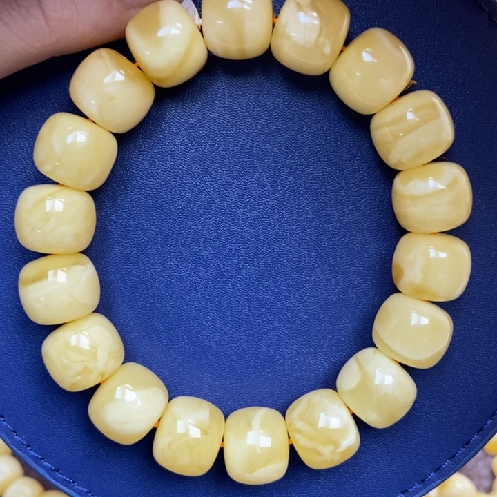 蜜蜡未镶嵌珠宝奇石220