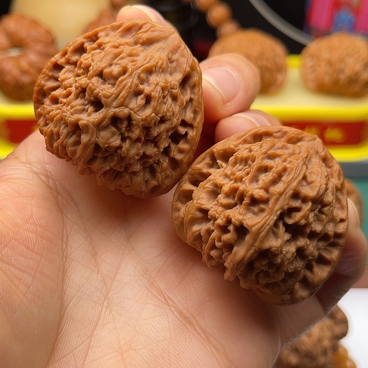 桃核把件41三角南疆石