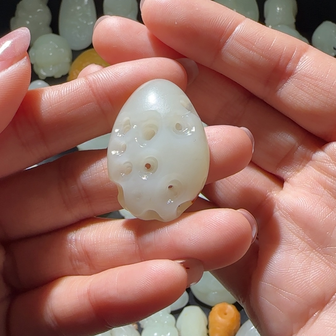 ****儿和田玉未镶嵌颈饰