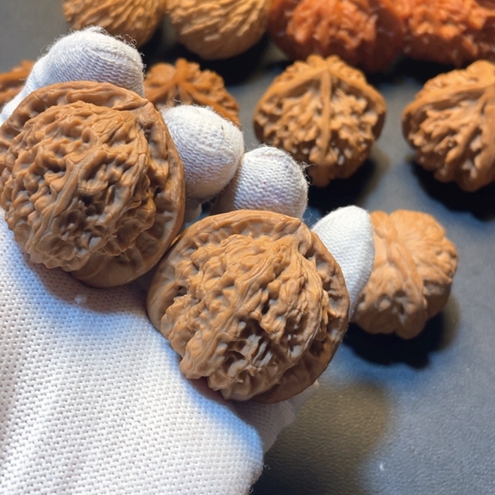 明***好文玩核桃吊坠三角白