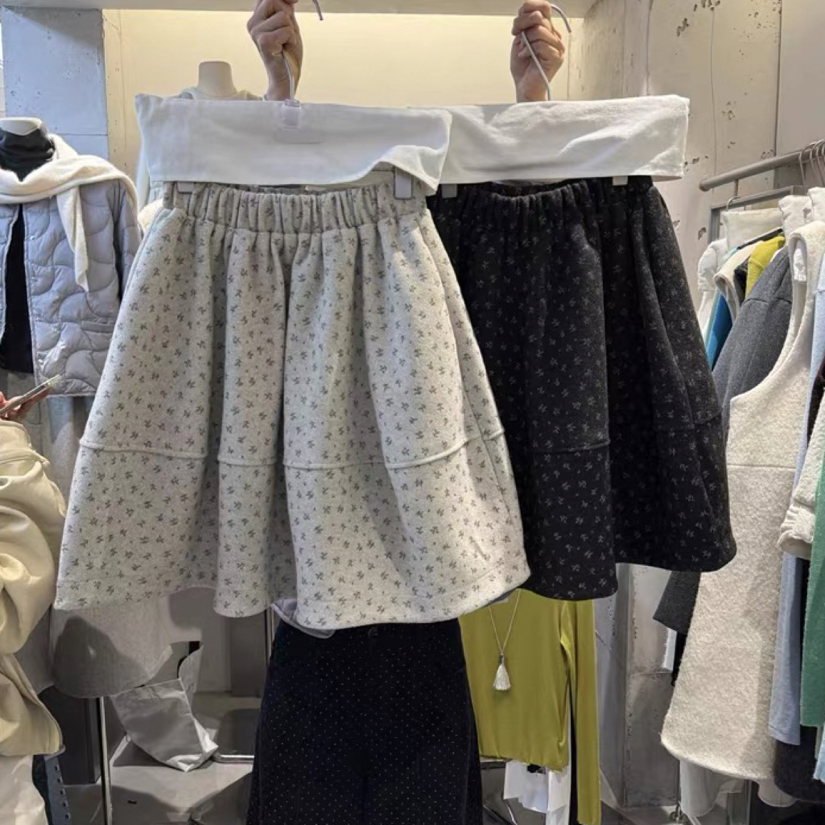 2025年冬季新款韩版宽松高腰通勤风减龄显瘦百搭毛呢碎花半身裙女