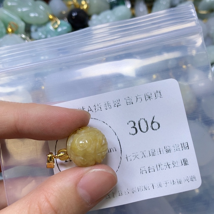 翡翠颈饰未镶嵌用****独翡翠