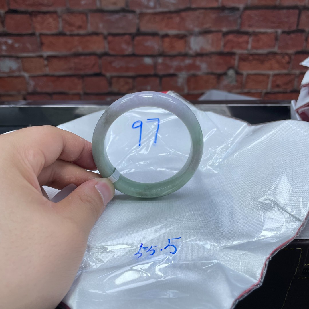 毛货手镯需精细抛光/97