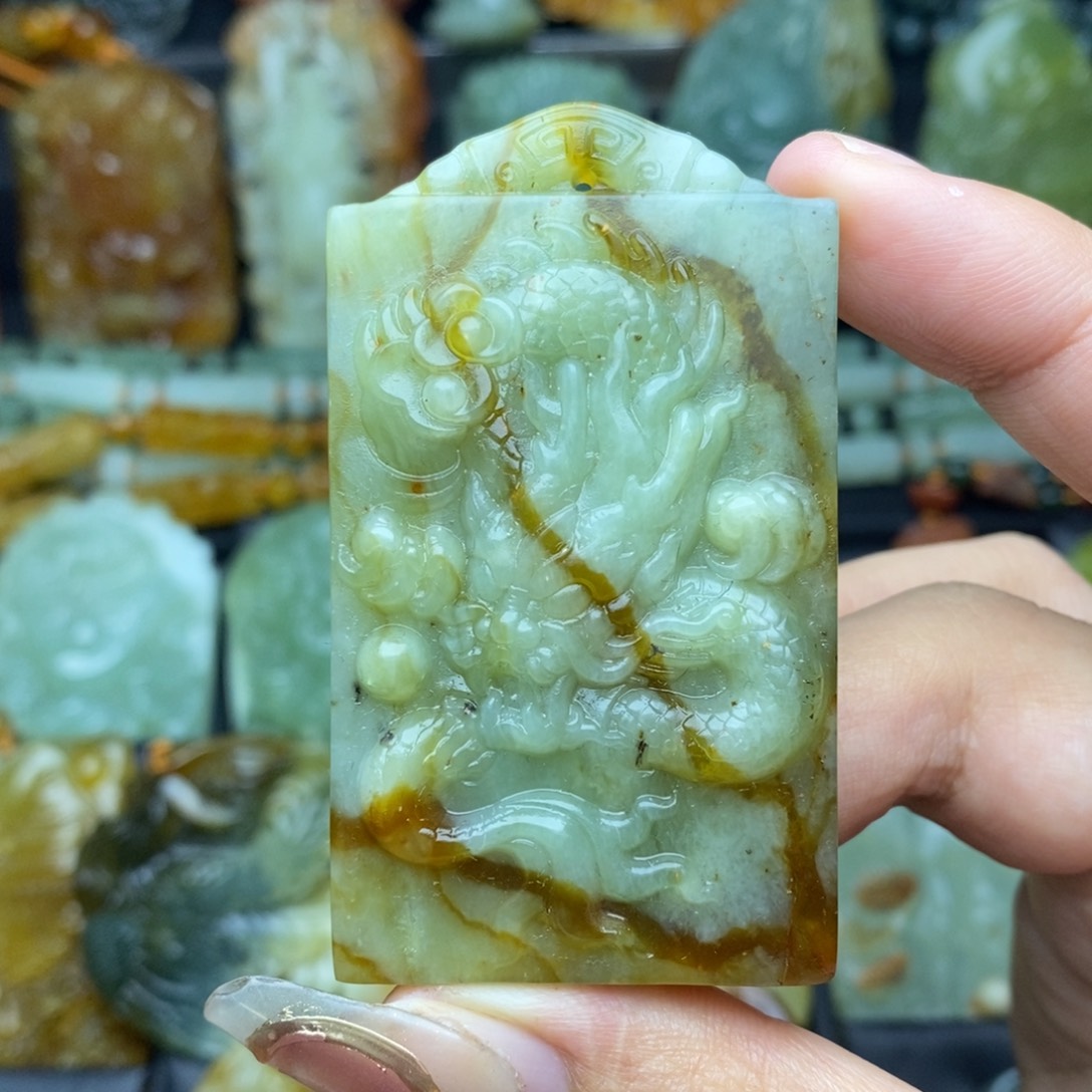 蛇纹石玉未镶嵌颈饰