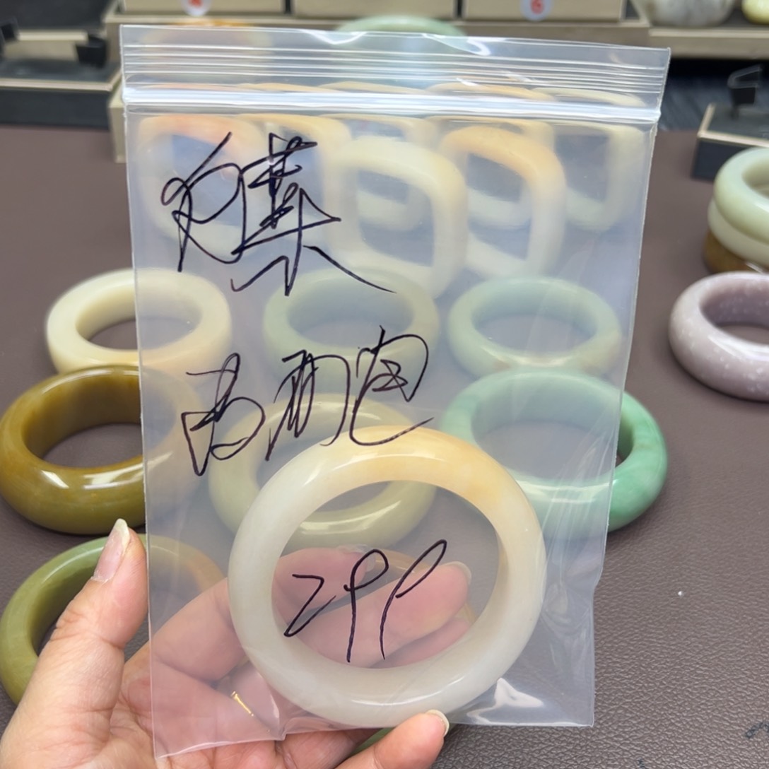 石英质玉手镯未镶嵌白*