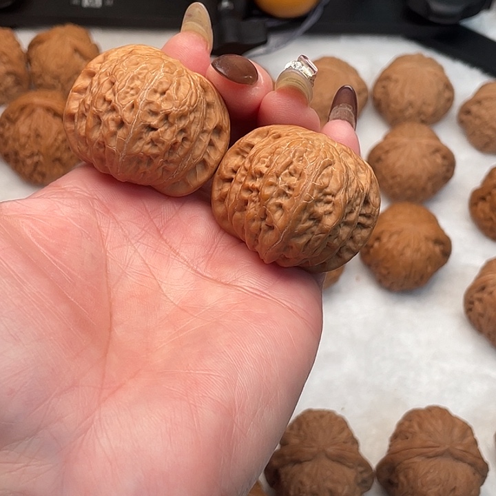 L***n核桃手串/手链铁锤40